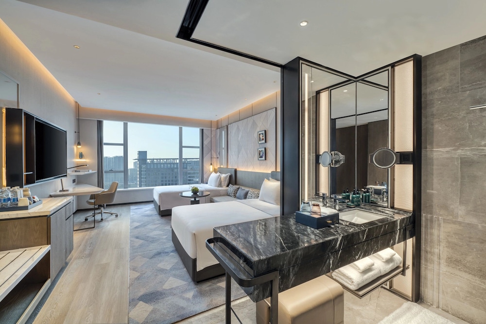 Standard Room, 2 Double Beds (High Floor)