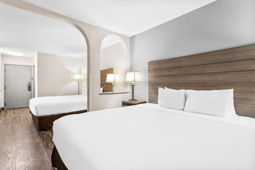Room, Multiple Beds - Photo 3