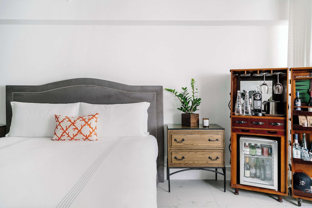 Studio Suite, 1 King Bed with Sofa bed, Accessible (Accessible)