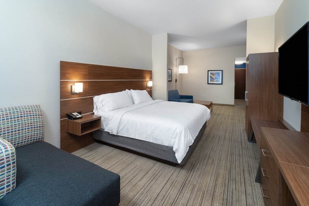 Suite, 1 King Bed, Accessible (Mobil Tub) - Photo 4
