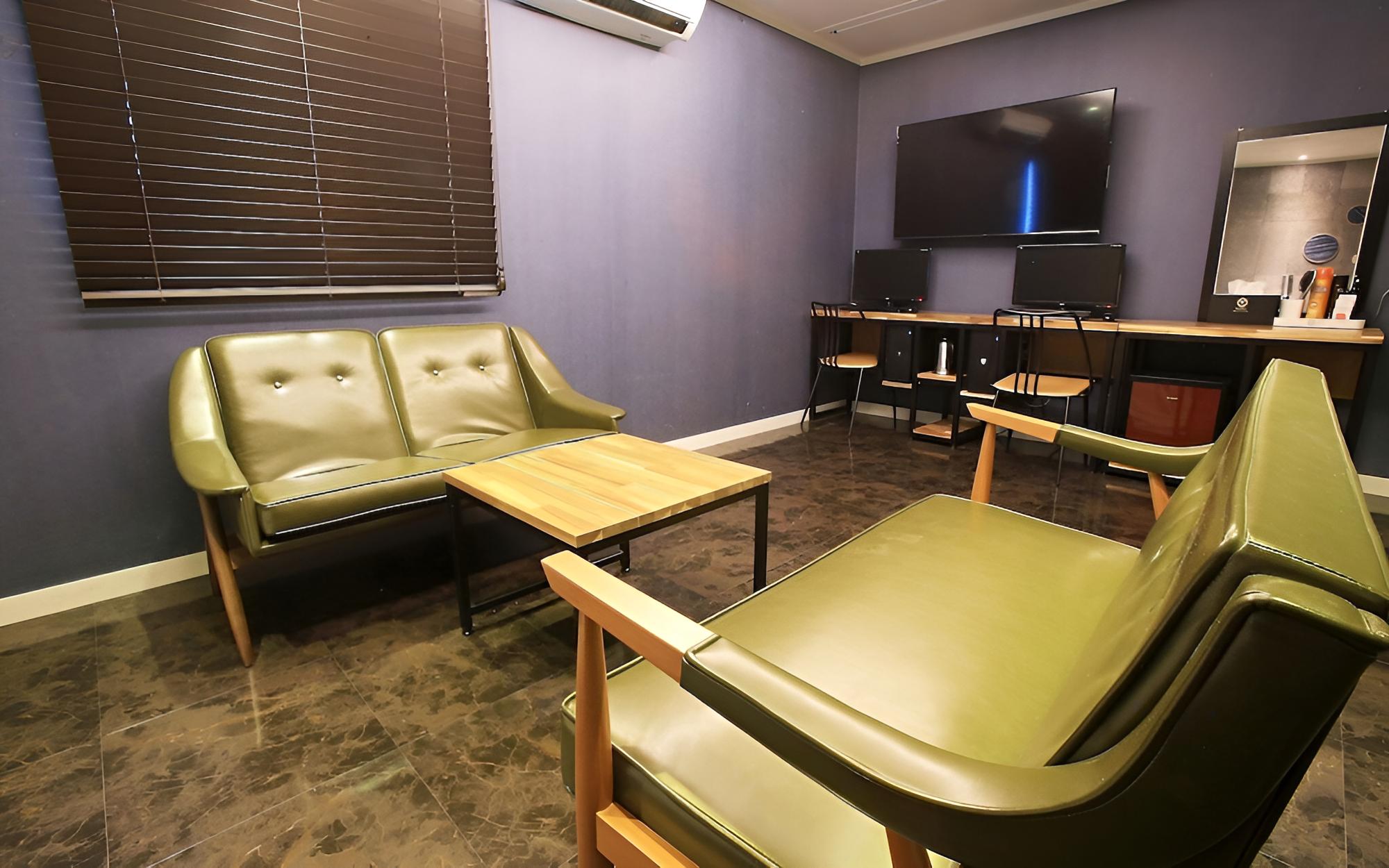 Room (VIP Cinema A (Netflix Wave Disney+ av) - Photo 17