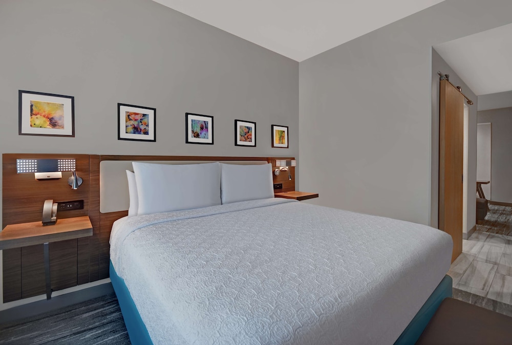 Junior Suite, 1 King Bed - Photo 5