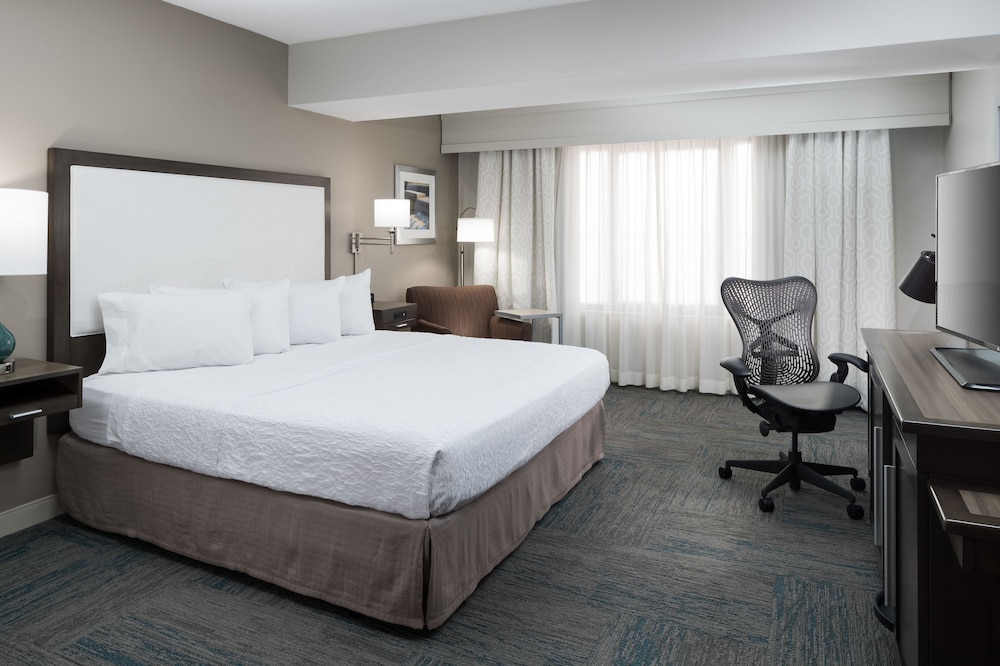 Room, 1 King Bed, Accessible, Bathtub - Photo 2