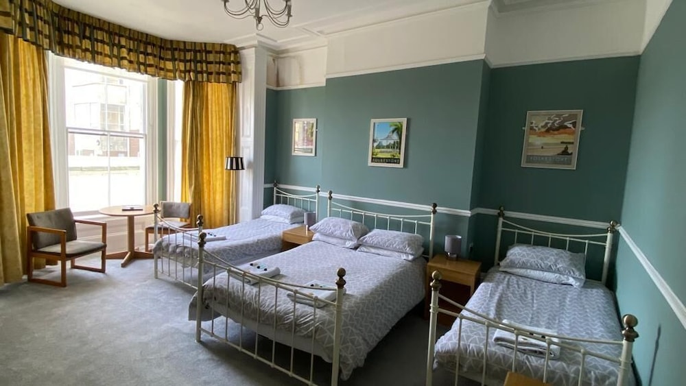 Basic Suite, Ensuite photo 2