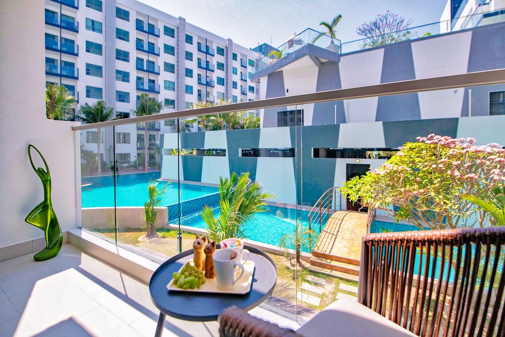 Suite, 2 Bedrooms, Pool View photo 1