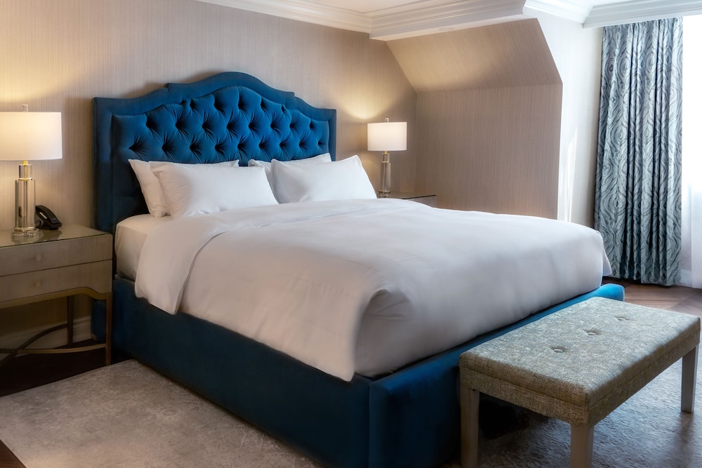 Superior Suite, 1 King Bed With Sofa Bed, Lake View