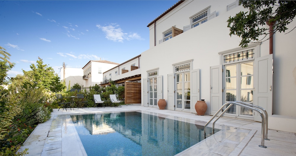 Suite (The Pool Suite)