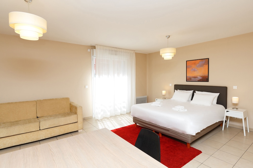 Superior Studio, 1 Queen Bed