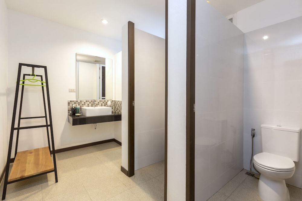 Deluxe Suite (2 Adults and 1 Child under 6 years old sleeping for free in existing beds) photo 2