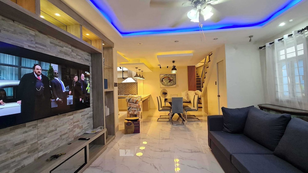 Standard House, 4 Bedrooms, Kitchen, Mountain View photo 1