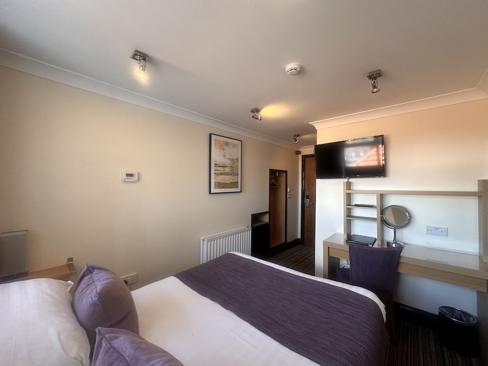 Double or Twin Room, Ensuite - Photo 5