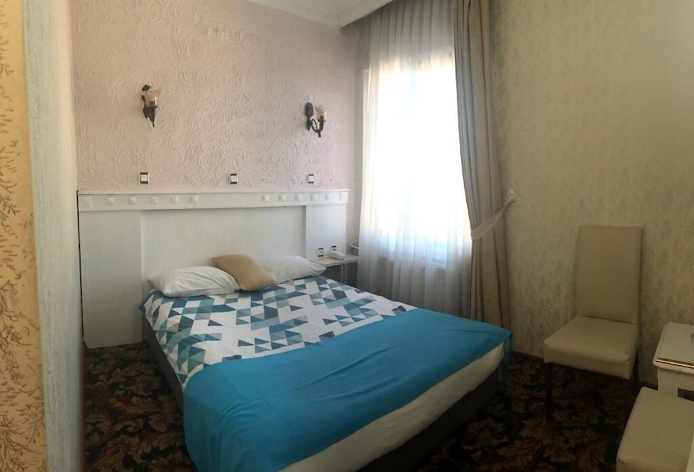 Standard Double Room - Photo 9