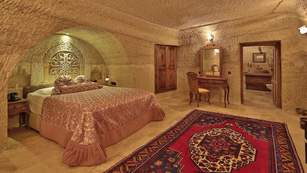 Executive Cave Suite