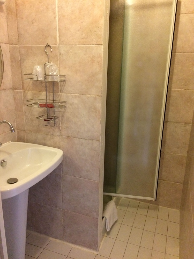 Standard Double or Twin Room, Ensuite photo 2