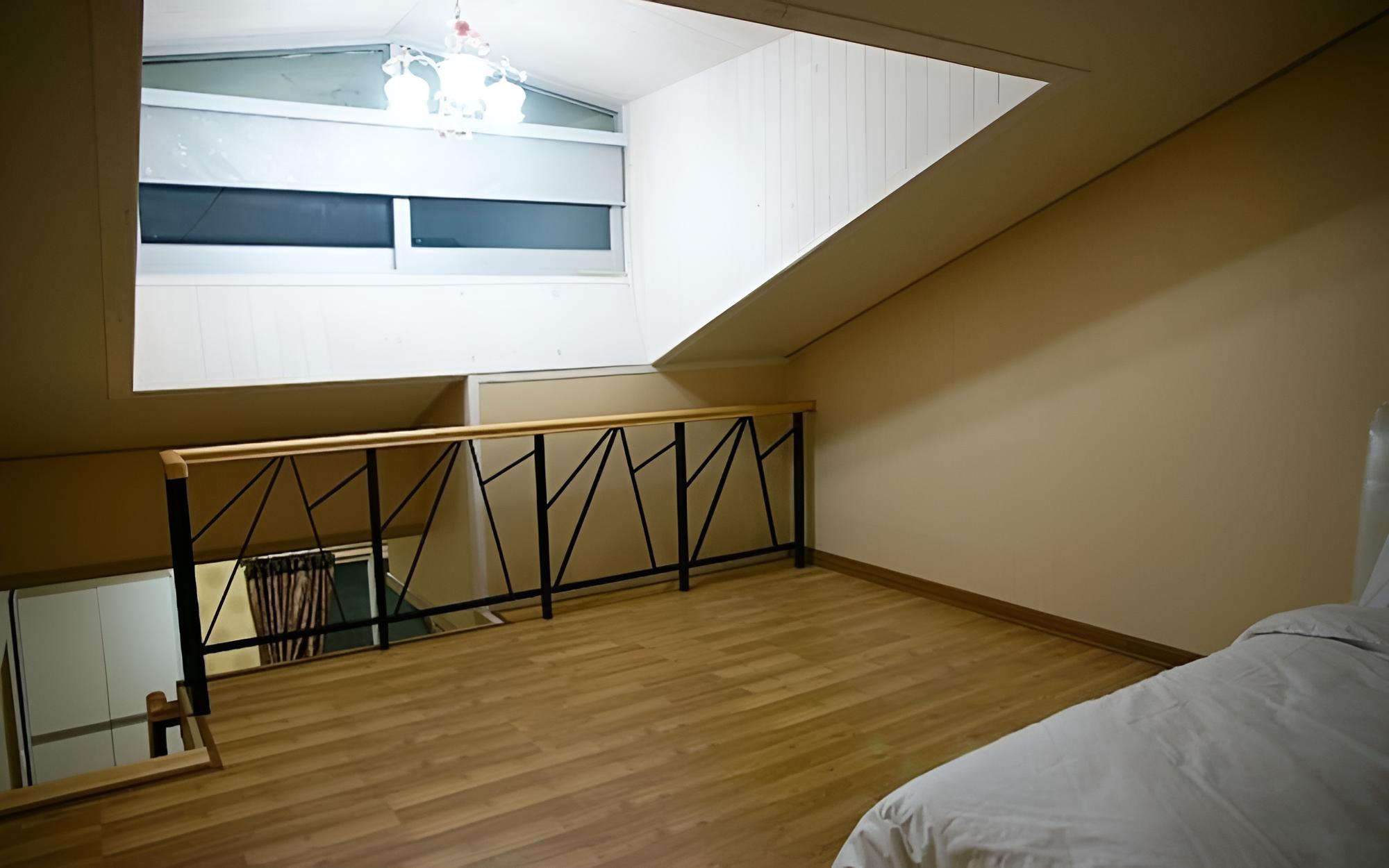Room (60m Duplex - Room 307) - Photo 8