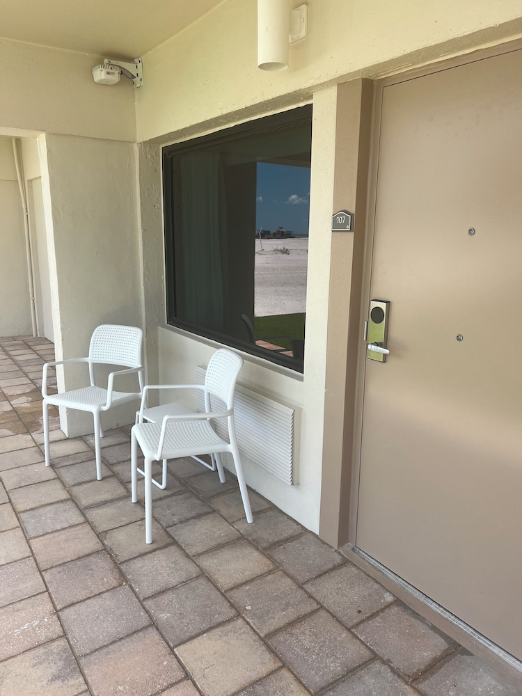 Suite, 2 Double Beds, Kitchen, Oceanfront (with Sofabed) - Photo 9