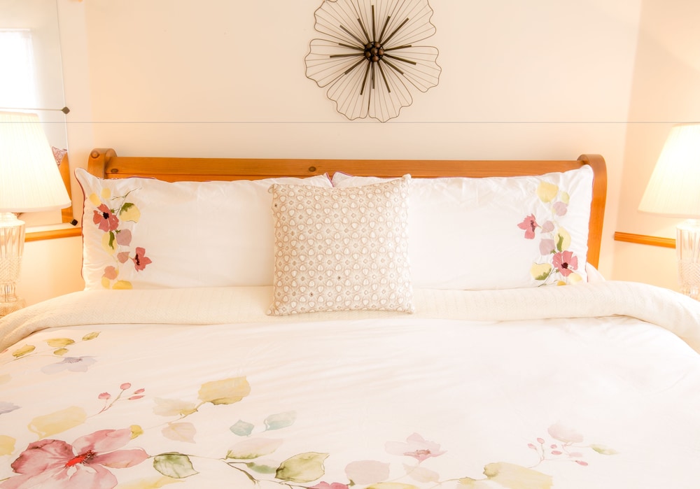 Junior Suite, 1 King Bed, Mountain View, Corner photo 2