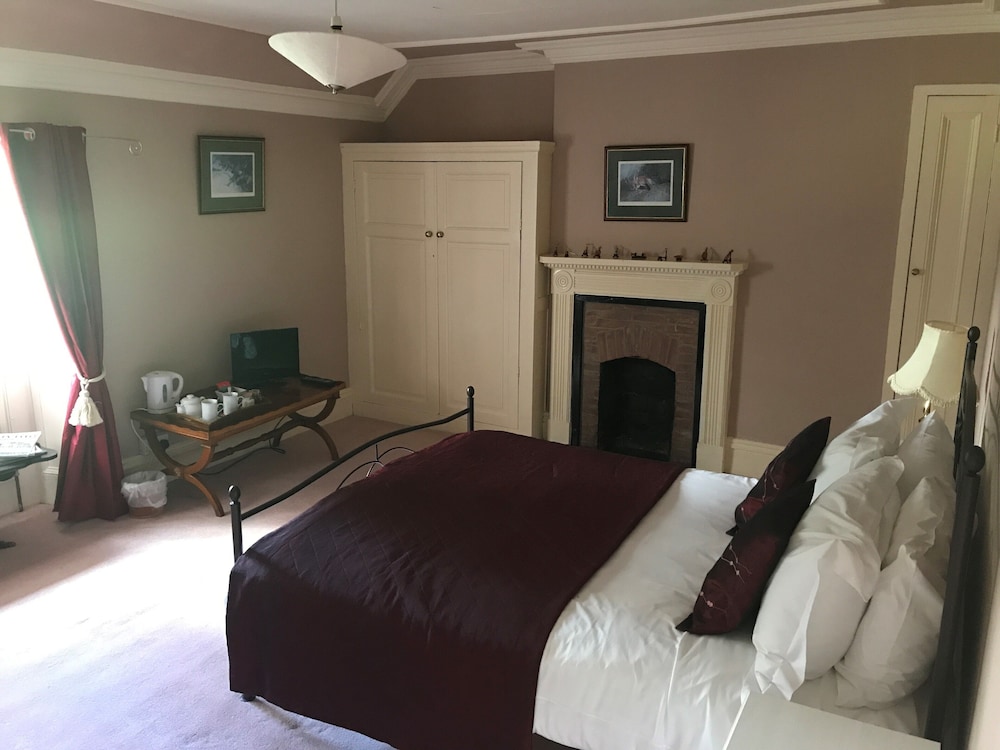 Classic Double Room, Shared Bathroom (Fiona)
