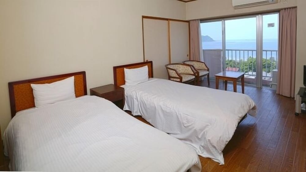Basic Twin Room, Non Smoking, Ocean View photo 1