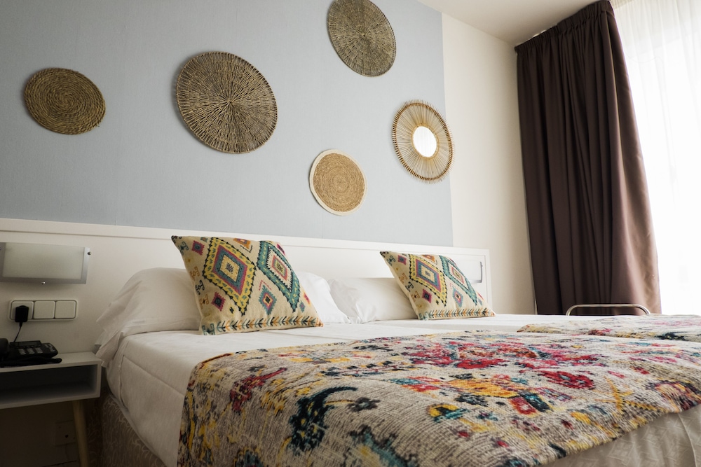 Standard Triple Room, Balcony - Photo 1