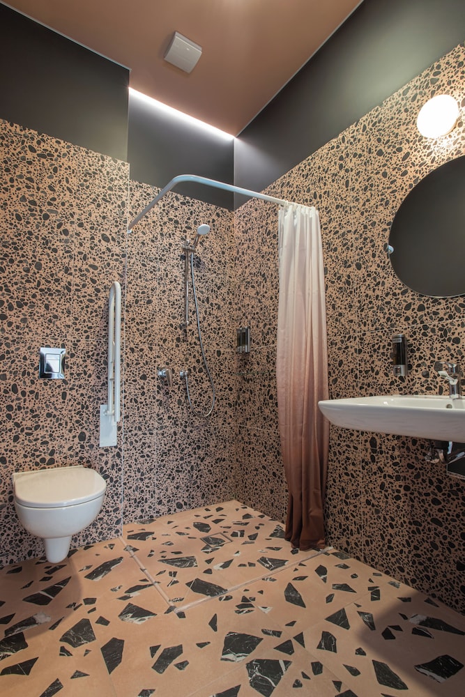City Apartment - Photo 13