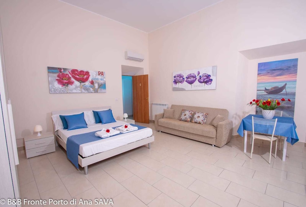 Family Room, Private Bathroom (External) photo 1