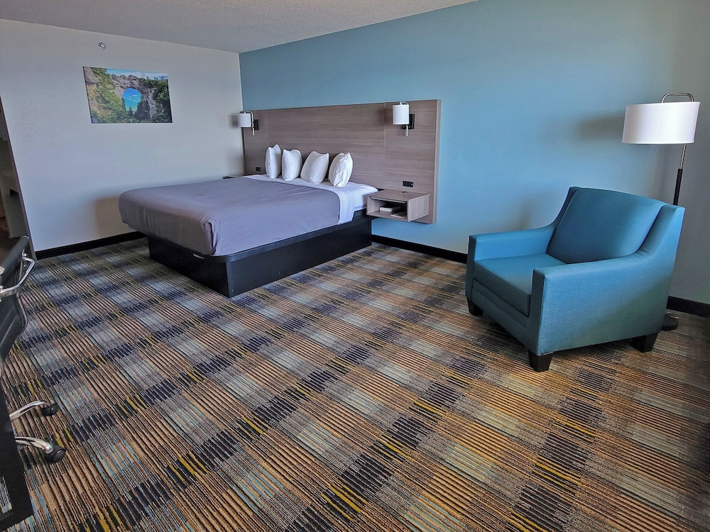 Standard Room, 1 King Bed, Balcony, Lake View - Photo 3