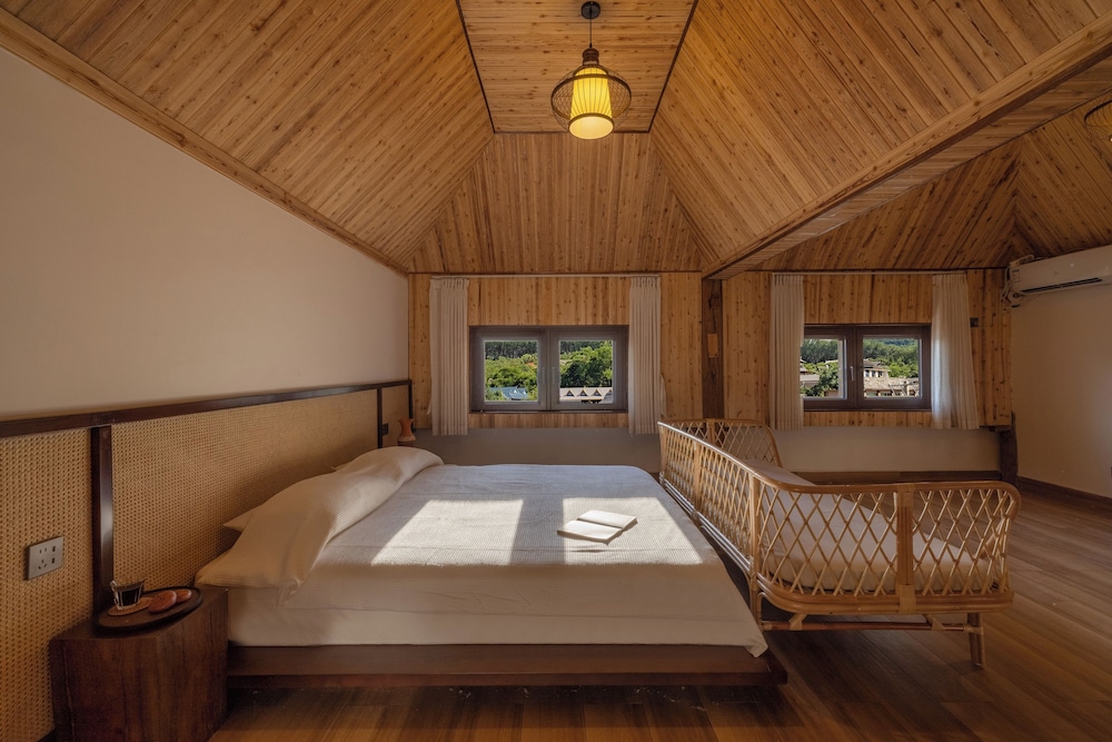 Family Quadruple Room, Hill View