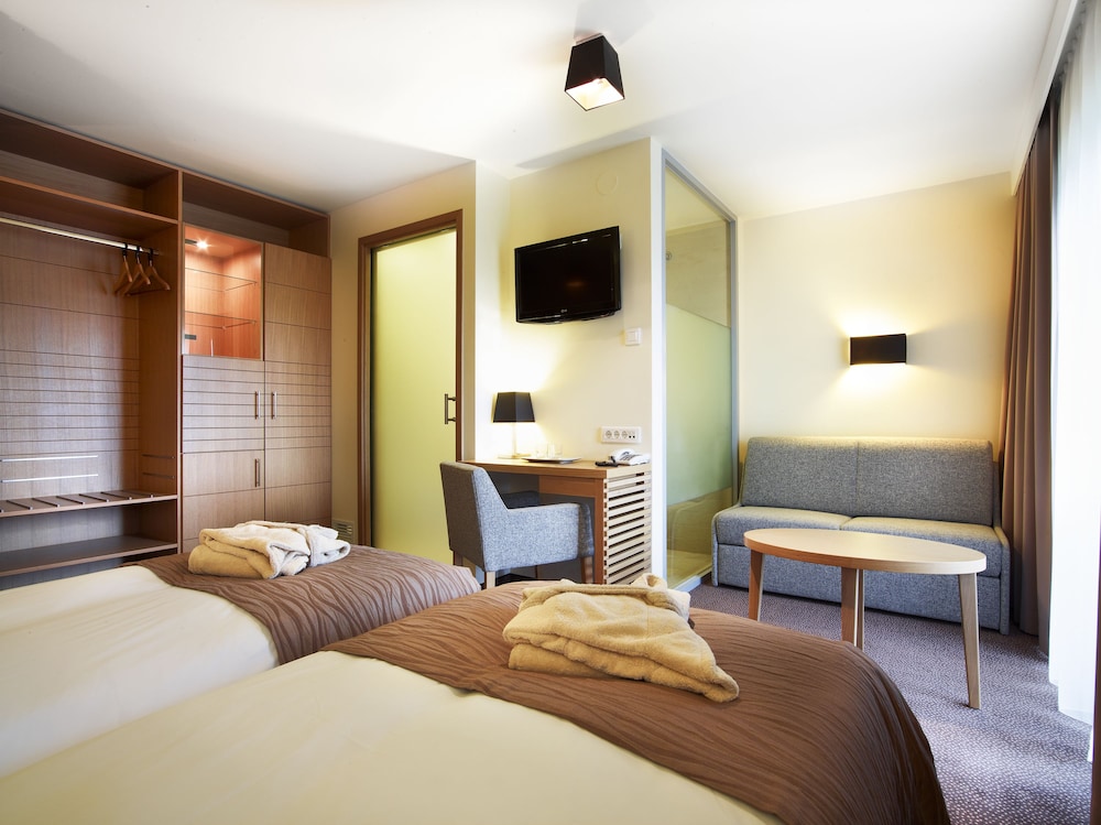 Standard Twin Room - Photo 2
