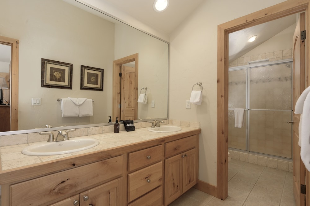 Townhome, 4 Bedrooms photo 2