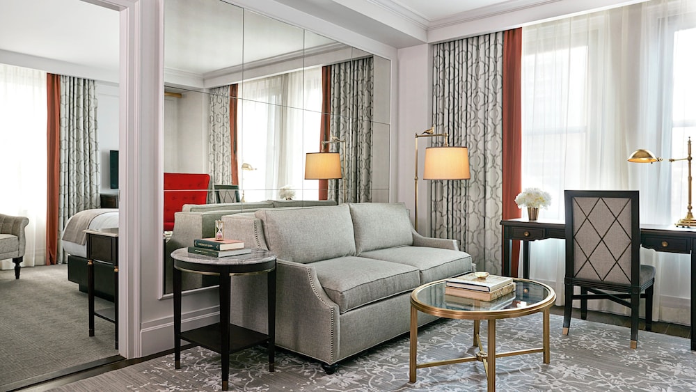 Classic Suite, 2 Double Beds thumbnail 6