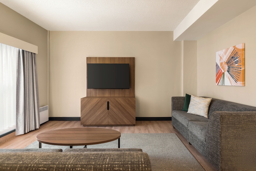 Suite, 1 King Bed - Photo 6