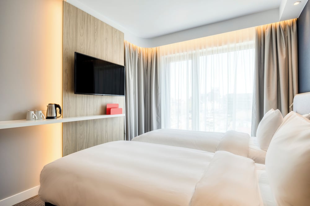 Standard Room, Multiple Beds - Photo 7