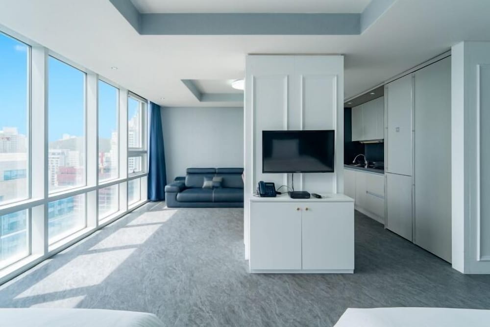Suite Partial Ocean View - Photo 2