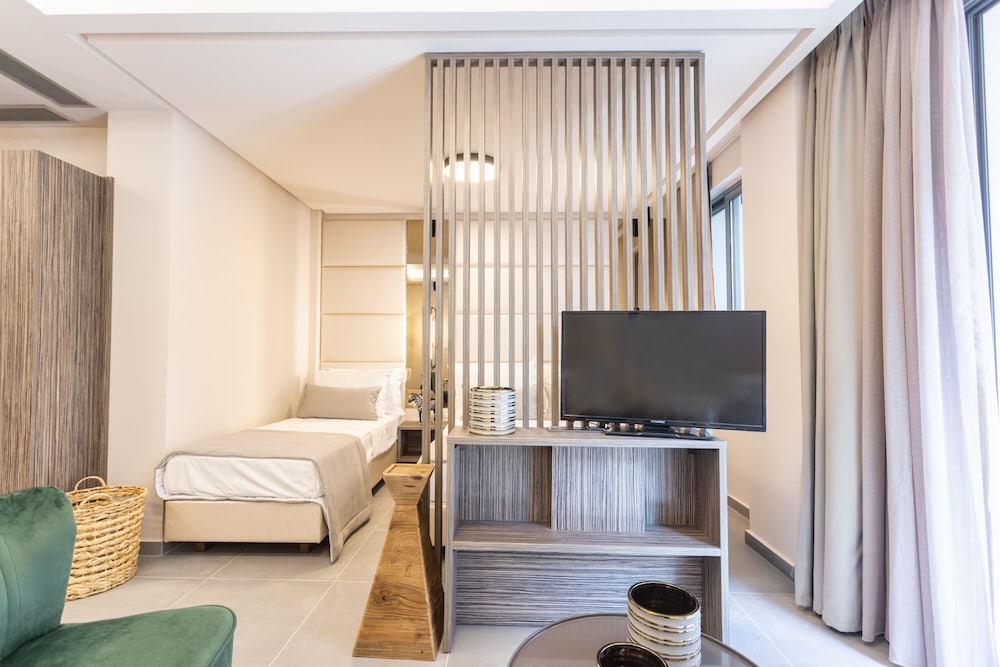 Deluxe Family Suite Open Plan - Photo 23
