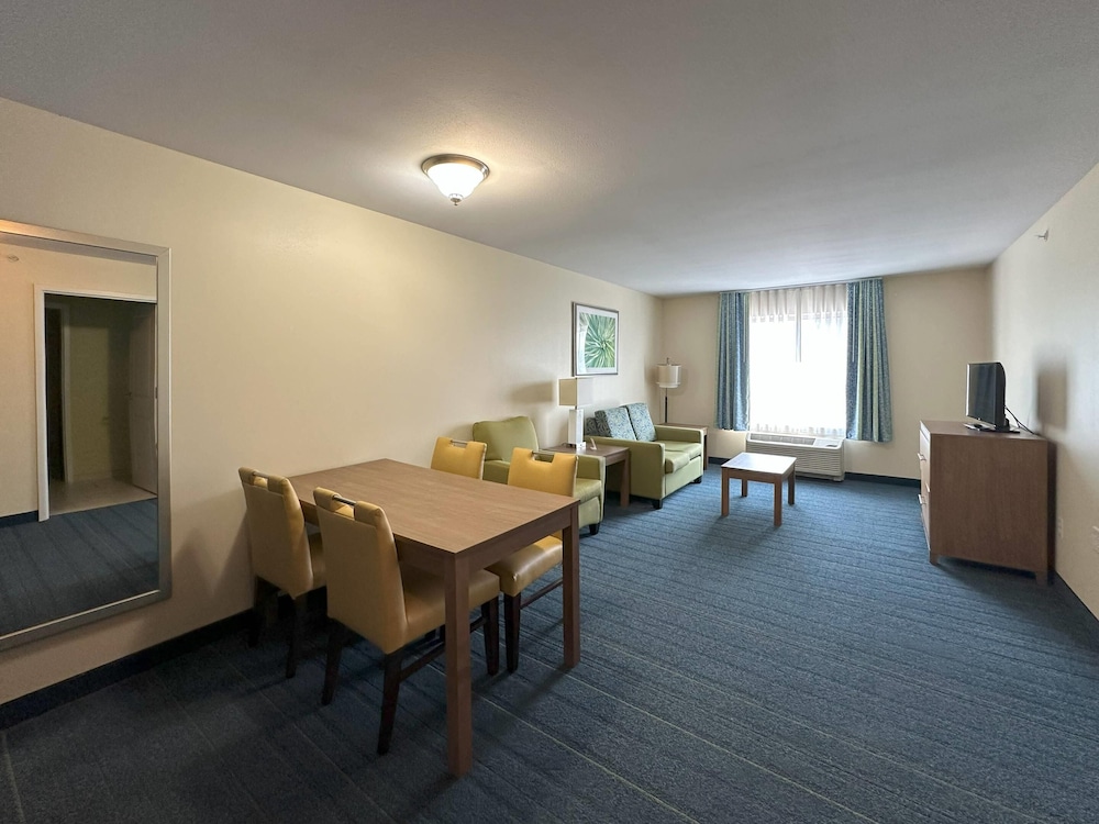 Suite, Multiple Beds, Non Smoking photo 3