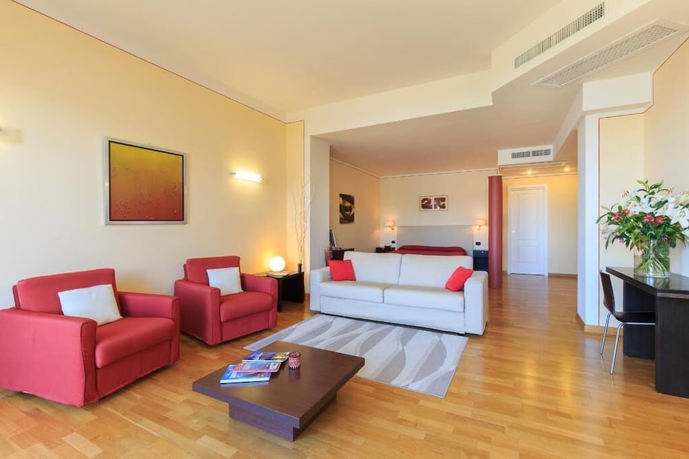 Suite, Lake View