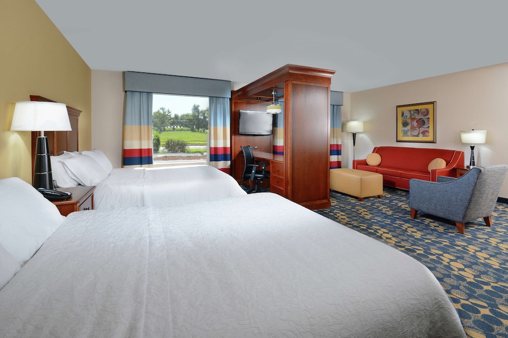 Studio, 2 Queen Beds, Accessible (Mobility & Hearing, Roll-in Shower) - Photo 6