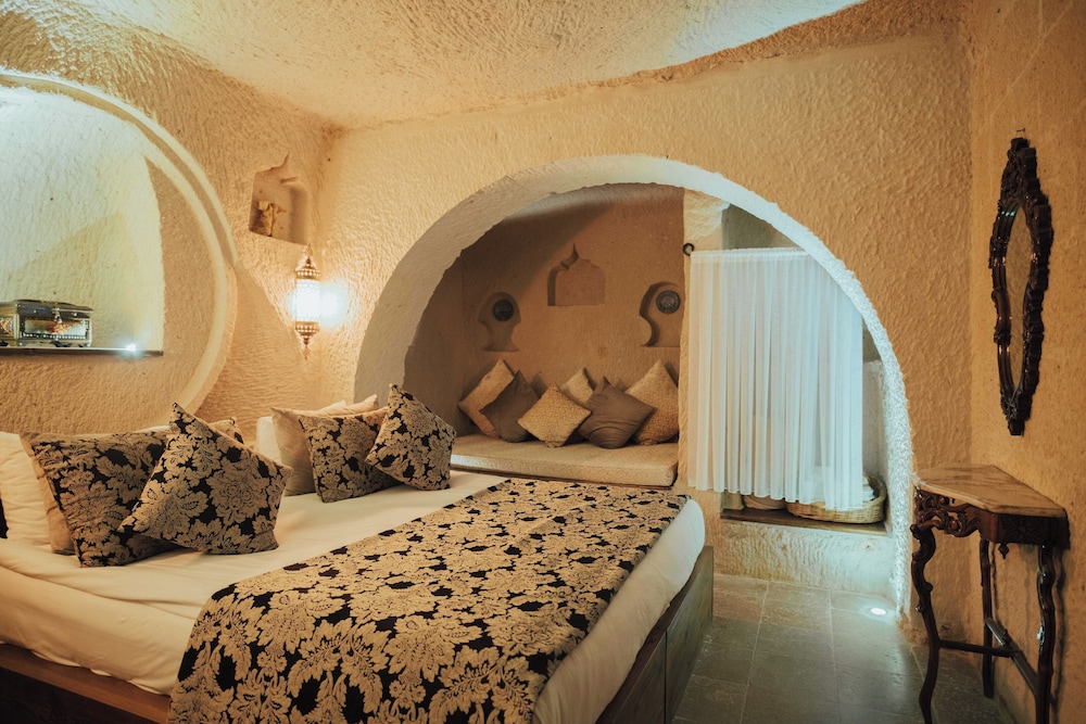 Standard Cave or Stone Room - Photo 13