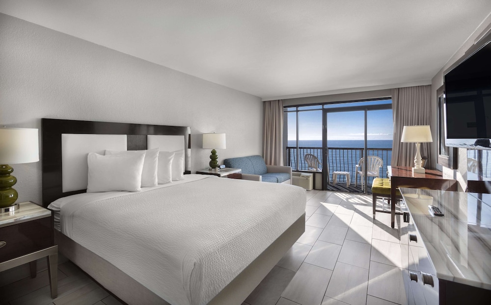 Premium Room, 1 King Bed, Kitchenette, Oceanfront photo 1