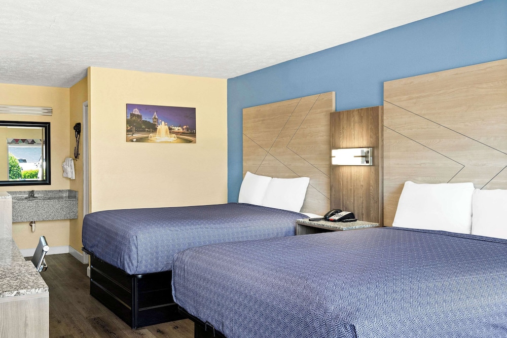 Standard Room, 2 Queen Beds, Non Smoking photo 3