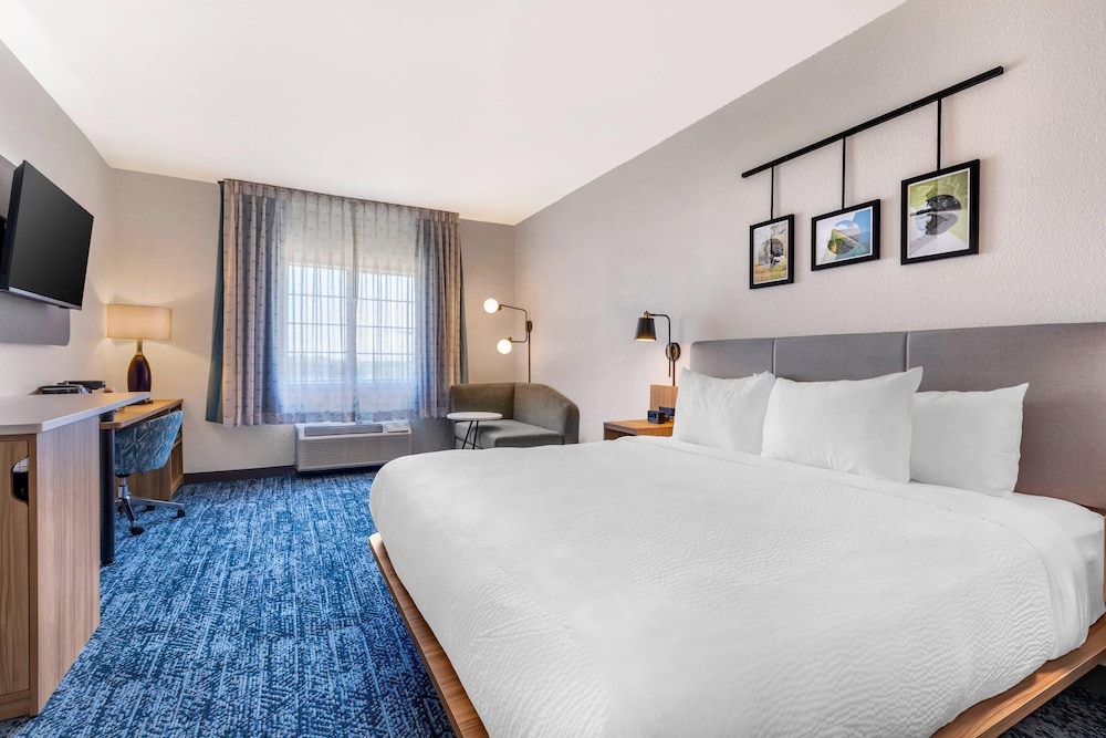 Standard Room, 1 King Bed, Non Smoking - Photo 1