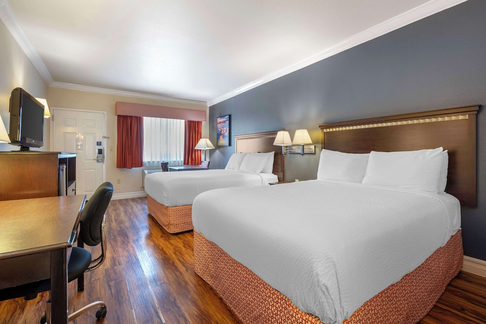 Standard Room, 2 Queen Beds, Non Smoking, Refrigerator & Microwave - Photo 1