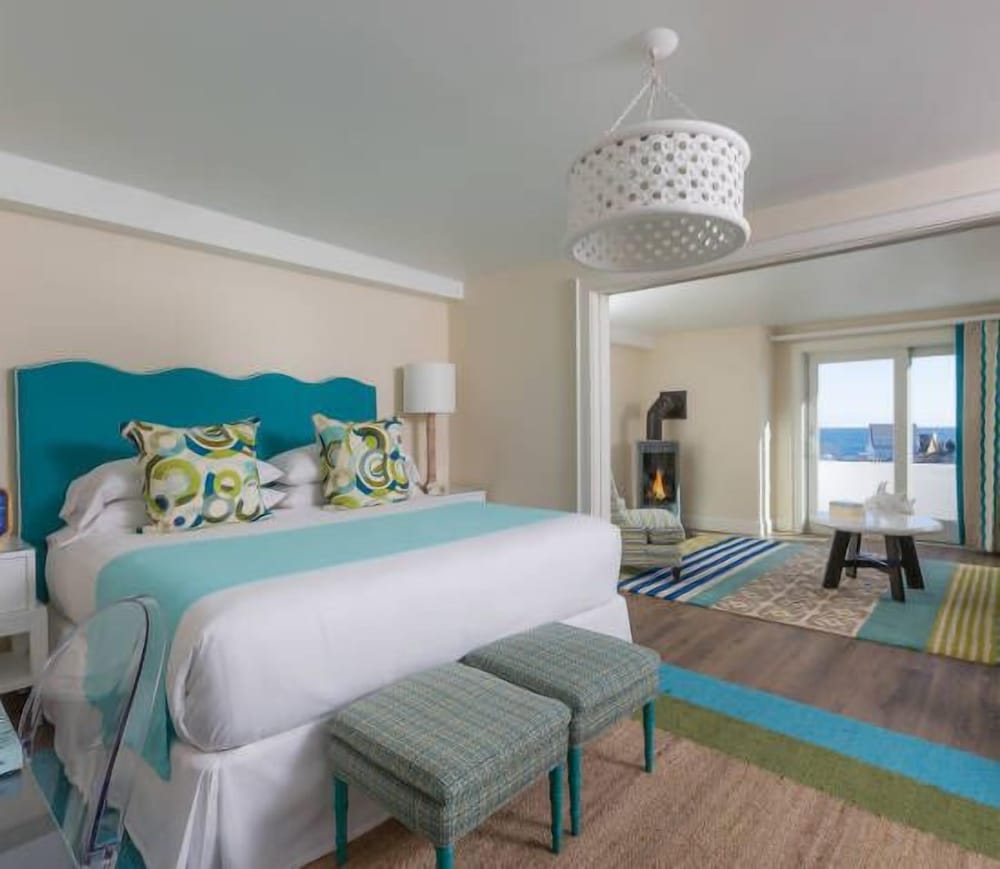 Ocean Suite with Balcony photo 2