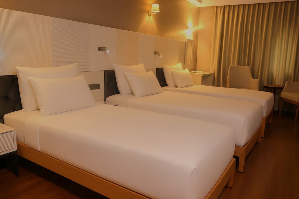 Standard Room, 3 Twin Beds, Non Smoking, City View photo 1