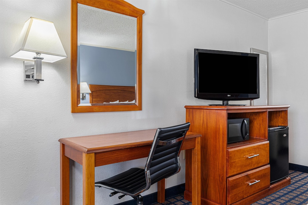 Standard Room, 2 Double Beds, Smoking, Refrigerator & Microwave photo 3
