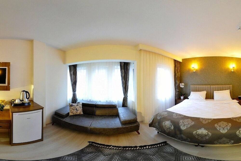 Deluxe Triple Room photo 2