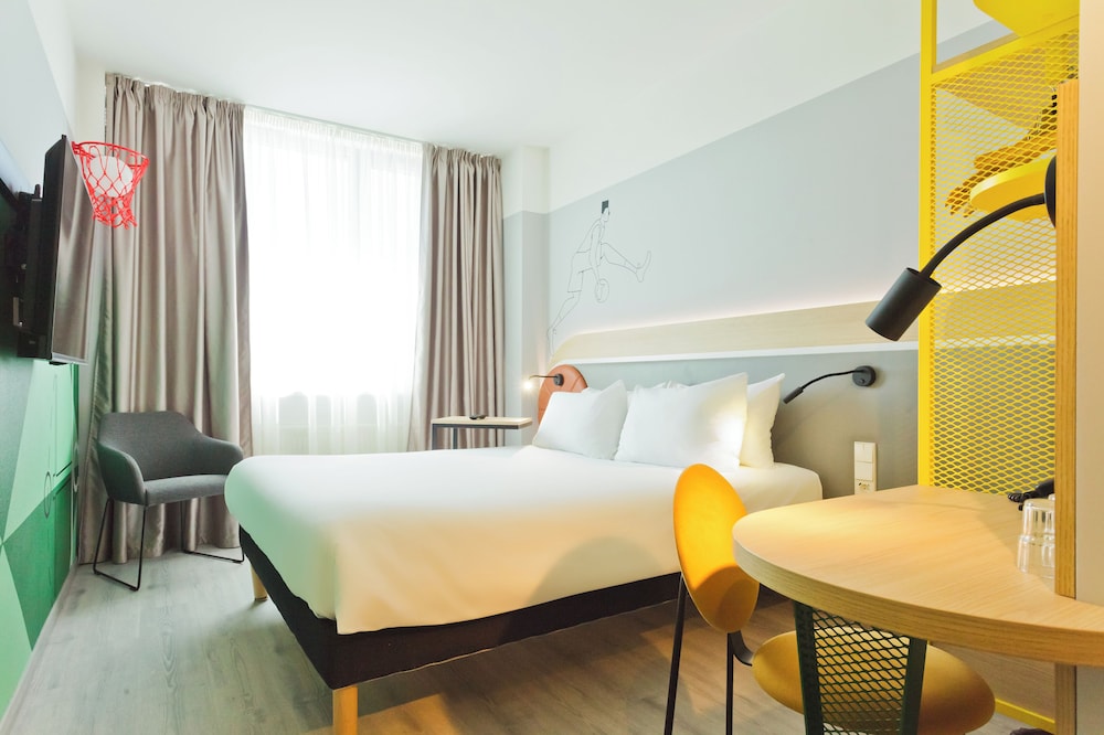 Room, 1 Queen Bed - Photo 3