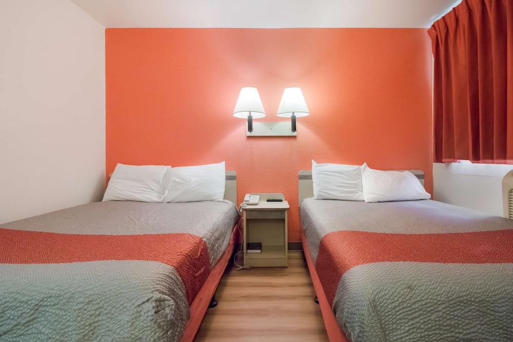 Standard Room, 2 Double Beds, Non Smoking, Refrigerator & Microwave photo 3
