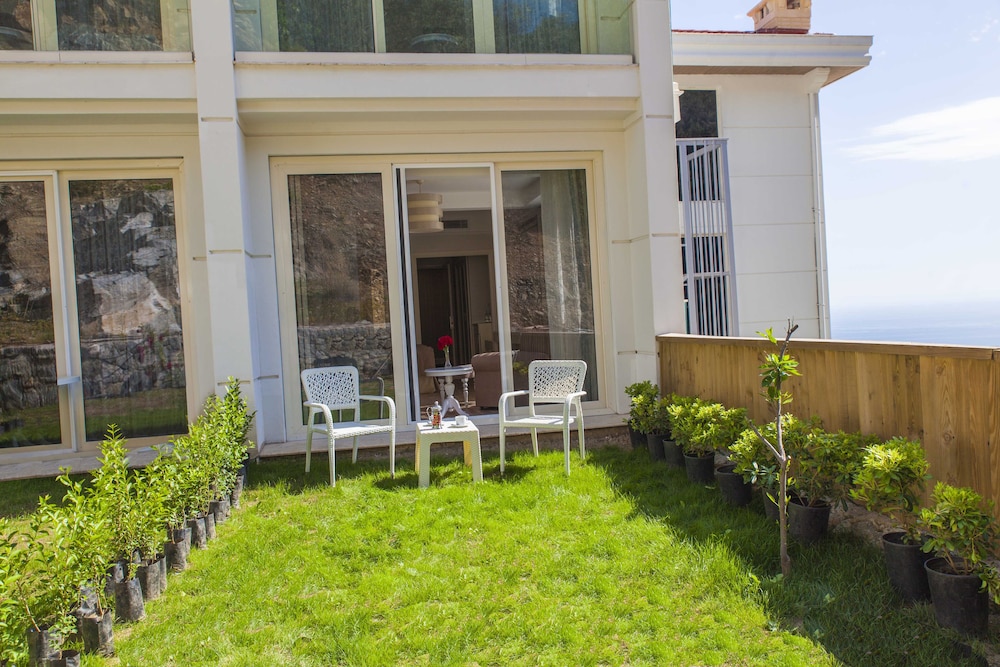 Standard Double or Twin Room, Mountain View photo 2